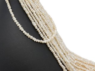 Buttonförmige, weiße, lose Zuchtperlen mit Bohrung