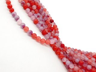 Rote und rosafarbene, durchbohrte Quarzitkugeln