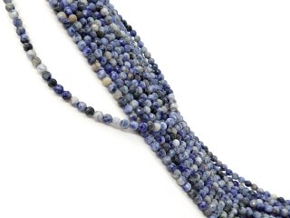 Funkelnde, blaugraue, durchbohrte Sodalithkugeln