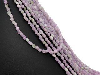 Lilafarbene Kunzitnuggets