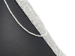 Durchbohrte, facettierte, kleine Bergkristallkugeln