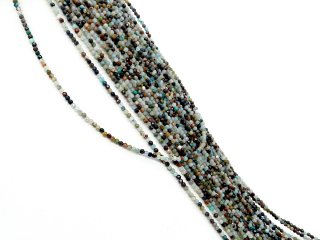 Pierres précieuses mélangées, multicolores, percées de facettes