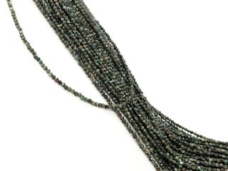 Petites boules de séraphinite percées avec facettes en vert