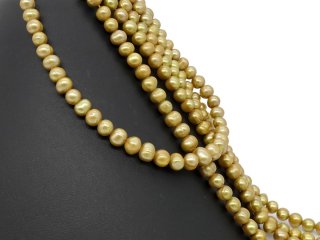 Grüngoldene, durchbohrte, barocke Zuchtperlen