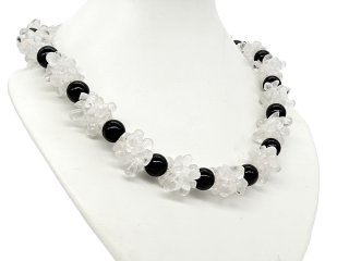 Halskette aus Onyxen und Bergkristallen