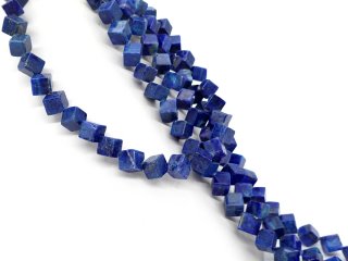 Cubes en lapis-lazuli percés en diagonale