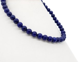 Durchbohrte, blaue Lapislazulikugeln