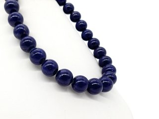 Durchbohrte, blaue Lapislazulikugeln