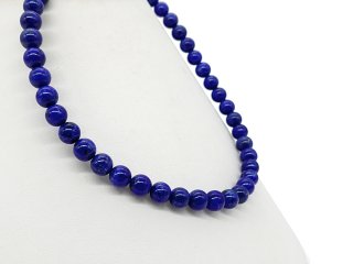 Durchbohrte, blaue Lapislazulikugeln