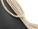 Drilled, light-coloured cultured pearls in cream shades...
