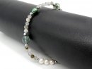 Armband aus Perlen und Edelsteinen