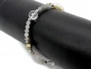Armband aus Perlen und Edelsteinen