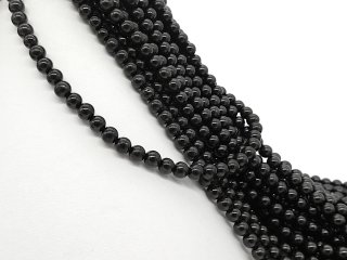 Perles de jais noires percées et enfilées