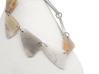 Grey, triangular agate discs