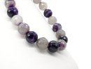 Funkelnder Achat Edelsteinstrang in Violett und Grau