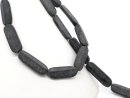 Schwarze, durchbohrte Onyxe