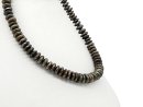 Perles de biwa irisées et percées