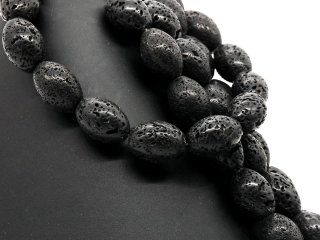 Durchbohrte, schwarze Lava-Kissen für Schmuck