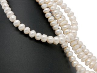 7548/ Cultured pearls strand - button shaped, white, 10x14 mm - 39,5 cm