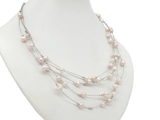 Halskette aus Perlen