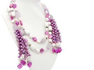 Collier ouvert avec perles roses et pierres précieuses