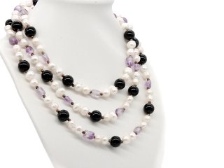 Long necklace with amethysts, onyxes and cultured pearls