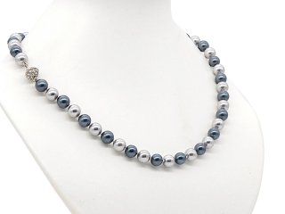 Halskette mit grauen und blauen Muschelkernperlen