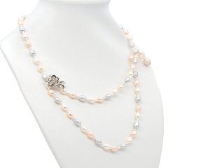 Pearl necklace with magnetic clasp in pastel colours