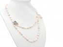 Pearl necklace with magnetic clasp in pastel colours
