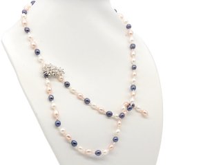 Necklace with a magnetic clasp and cultured pearls in multicolour