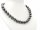 Collier noir en perles de coquillage avec fermoir rotatif