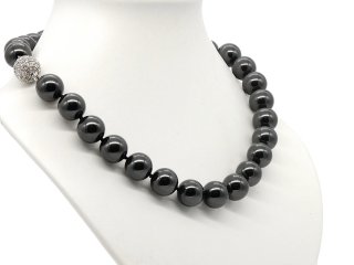 Black pearl necklace with shell pearls