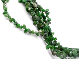 Diopside verte percée