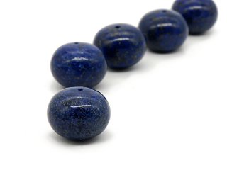 Durchbohrter, königsblauer Lapislazuli