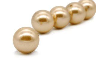 a golden shell pearl