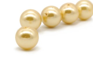 Grande perle de coquillage dorée