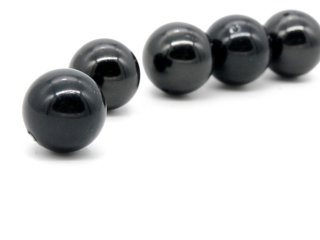 Une perle de coquillage noire