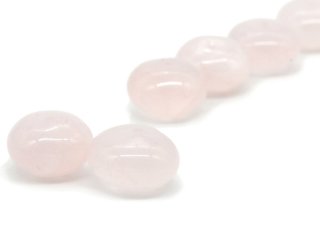 Zwei durchbohrte Rosenquarze