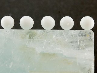 Howlite - 8 mm facetté, blanc - 5 pcs /1882s