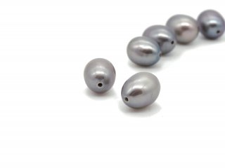 Deux perles de culture ovales grises
