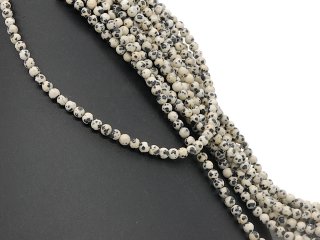 Durchbohrte Kugeln aus Dalmatiner-Jaspis in Beige und Schwarz