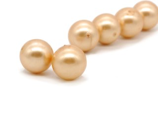 Deux perles de coquillage dorées